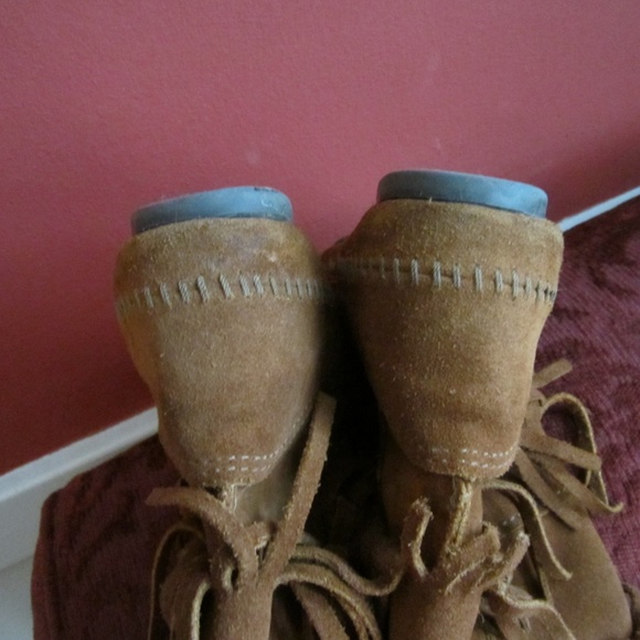 Minnetonka 3 Layer Fringe Boot - Picture 6 of 7